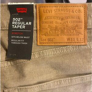 NWT 502 Levi’s 31x32.   Great color for summer!